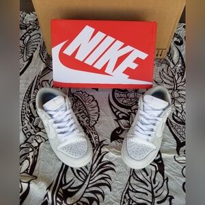 Nike Womens Dunk Low Sneakers With Box